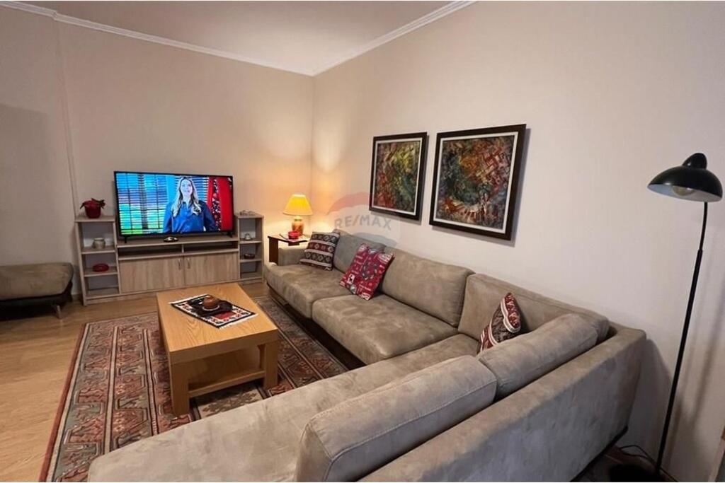 Apartment for rent 1+1 at Pazari i Ri