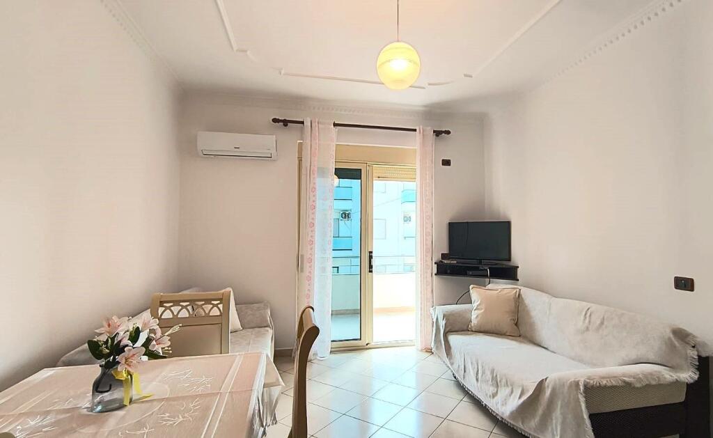 Apartament shume i madhe ne Lungomare