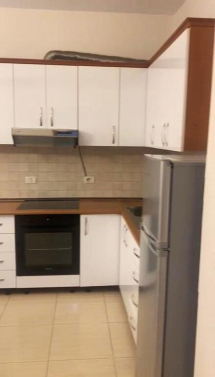 🏢Rruga e Elbasanit,prane Mullirit te Vjeter jepet me qera apartament 1+1,i mobiluar 700Euro   