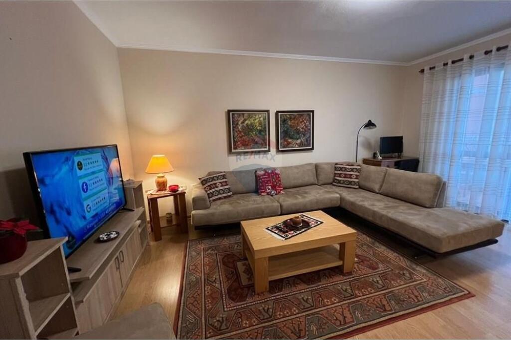 Apartment for rent 1+1 at Pazari i Ri
