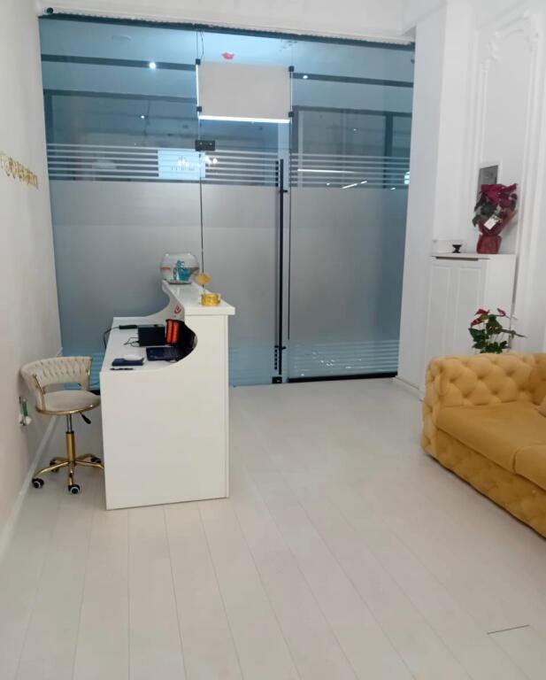 SHOP FOR RENT 80 M2 KAVAJES STREET 110,000 LEKE