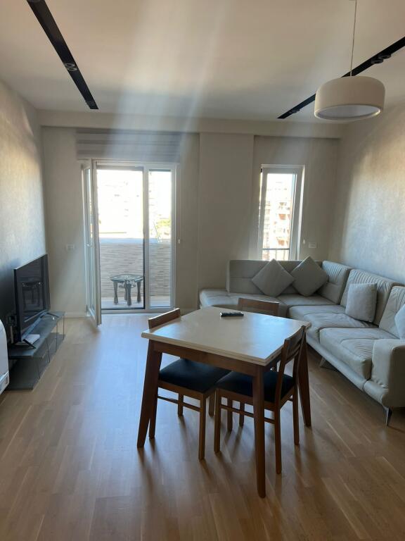Jepet me qera apartament 1+1 në Kompleksin Panorama