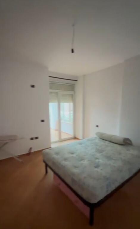 Shitet  apartament  3+1+2  +1 post parkim  Kodra e diellit  