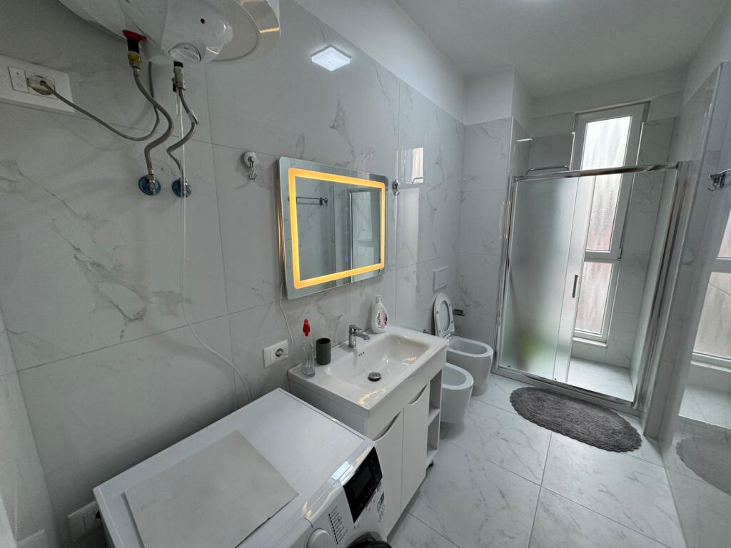 🏡Appartamento 1+1 in affitto –📍 Siri Kodra (vicino Hotel Meridian)💶 Prezzo: 550€/mese