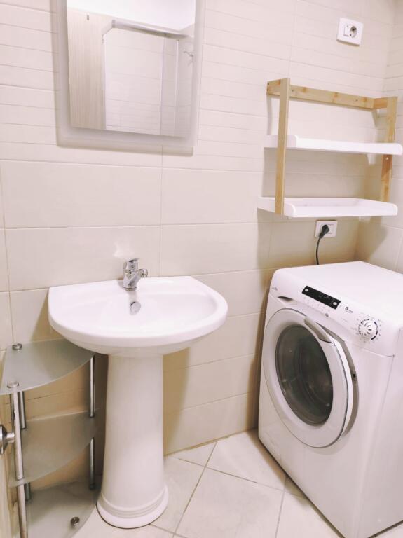 1+1, furnished at bar Unik Yzberisht, price 450 euro gross