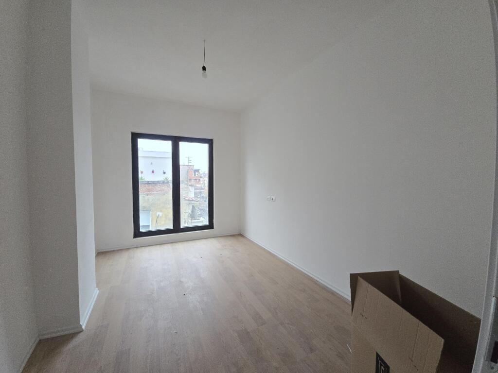Apartament 2+1 ne shitje tek Rruga Barrikadave