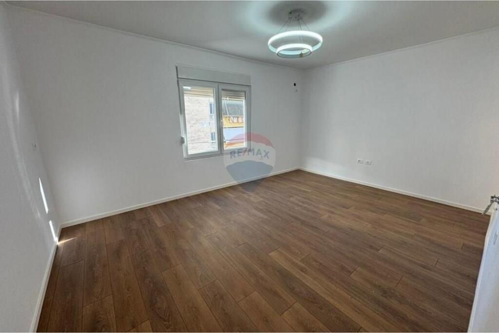 Apartment - For Sale - Kongresi I Manastirit Street, Tirana