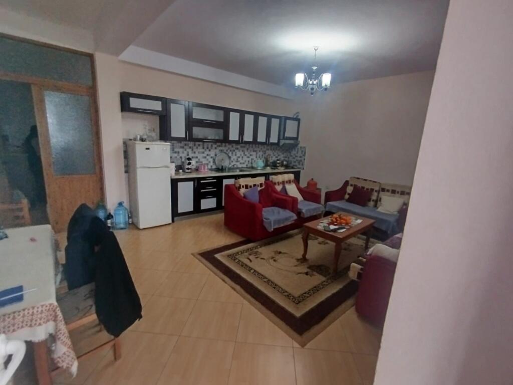 Qera | Shtëpi private 2 + 1 | 21 Dhjetori | 500 €/muaj
