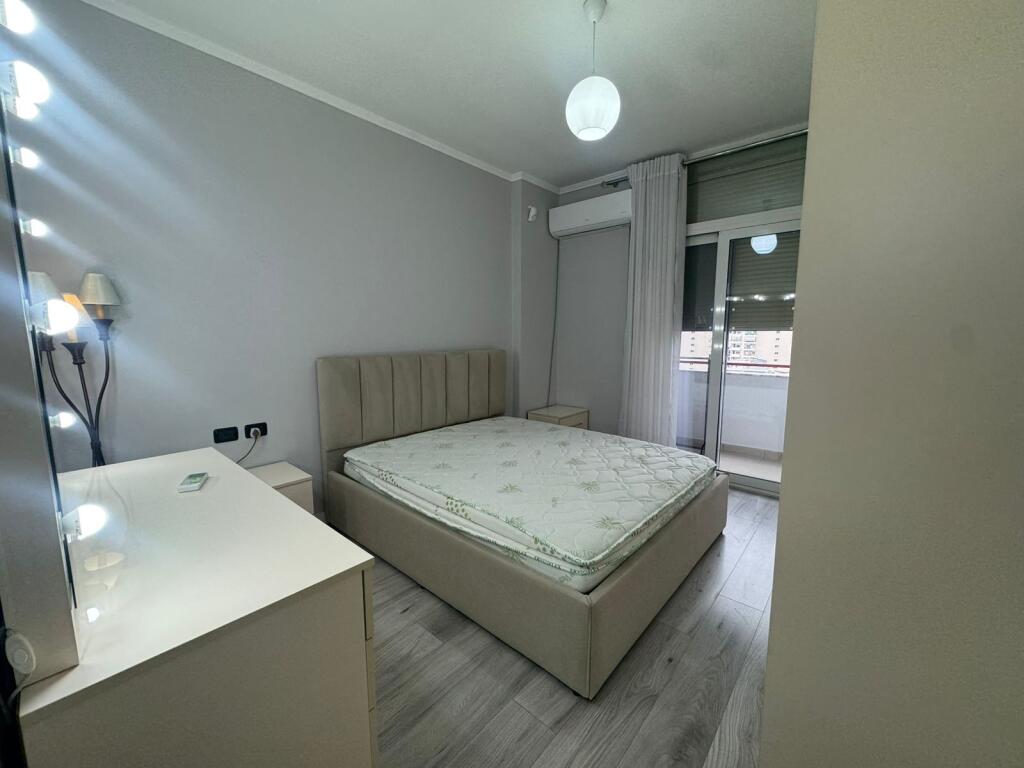 Apartament 2+1, Astir!
