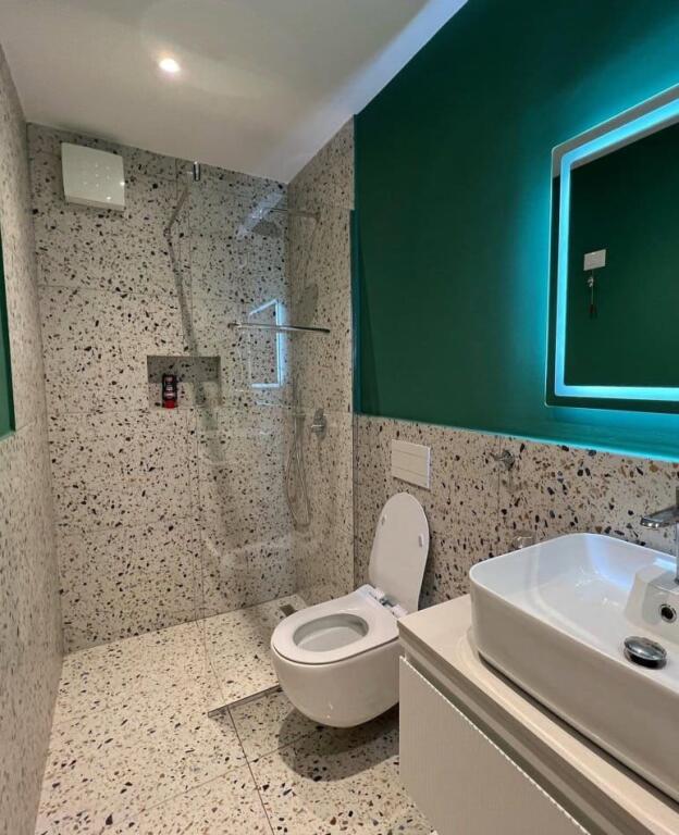 Garsonier Me Qera Ne Qender (ID BG158) Tirane