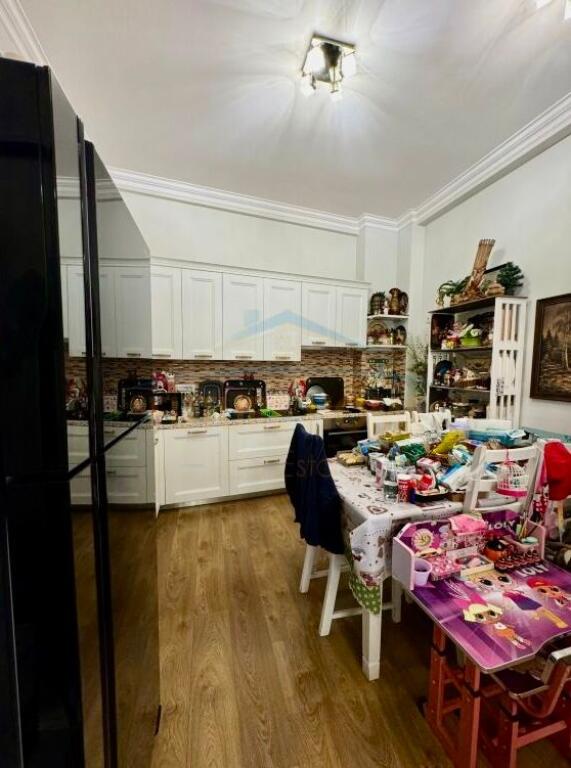 Shitet, Apartament 2+1+2+Post Parkimi, Liqeni i Thate, Tirane