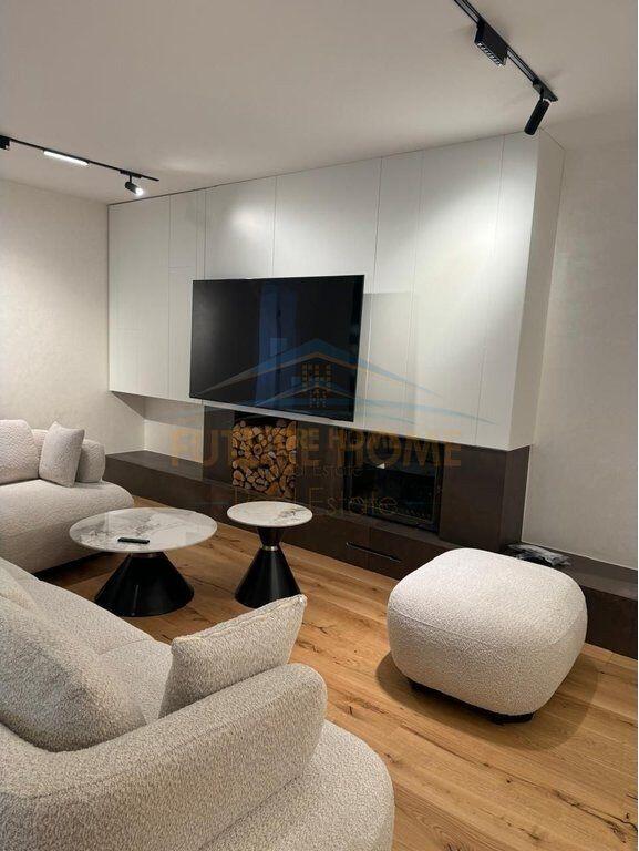 Shitet, Penthouse 3+1+3+2 Poste Parkimi, Liqeni i Thate, Tirane.