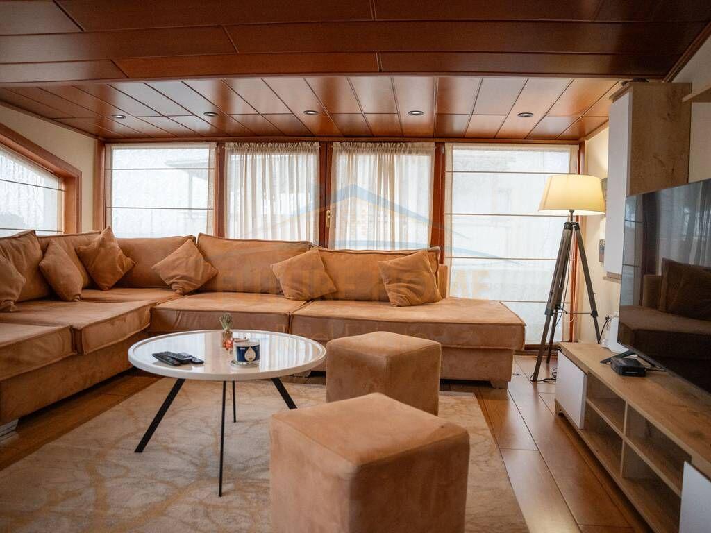 Shitet, Penthouse, Kodra e Diellit,Tiranë!!