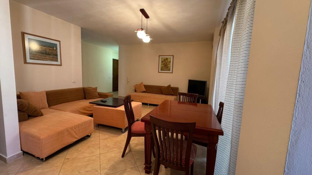 Apartament 2+1 per qira Liqeni Thate