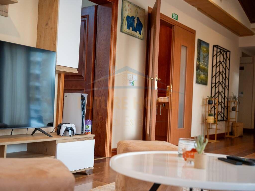 Shitet, Penthouse, Kodra e Diellit,Tiranë!!