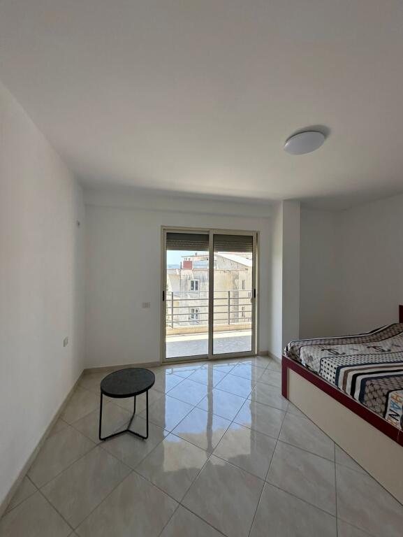 🏡 Shitet Apartament 2+1+2 📍 Kompleksi Tom Doshi, Shkozë  ✅ Mundësi blerje me kredi 📐 Sipërfaqe: 105.5 m² 🏢 Kati 2 banim, me ashensor 🛋️ I mobiluar, gati për banim 📄 Me hipotekë 💶 Çmimi: 142 milion lek  