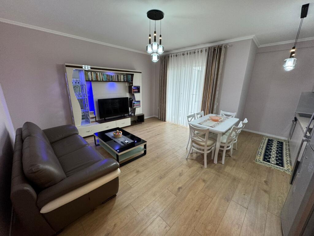 🏡Appartamento 1+1 in affitto –📍 Siri Kodra (vicino Hotel Meridian)💶 Prezzo: 550€/mese