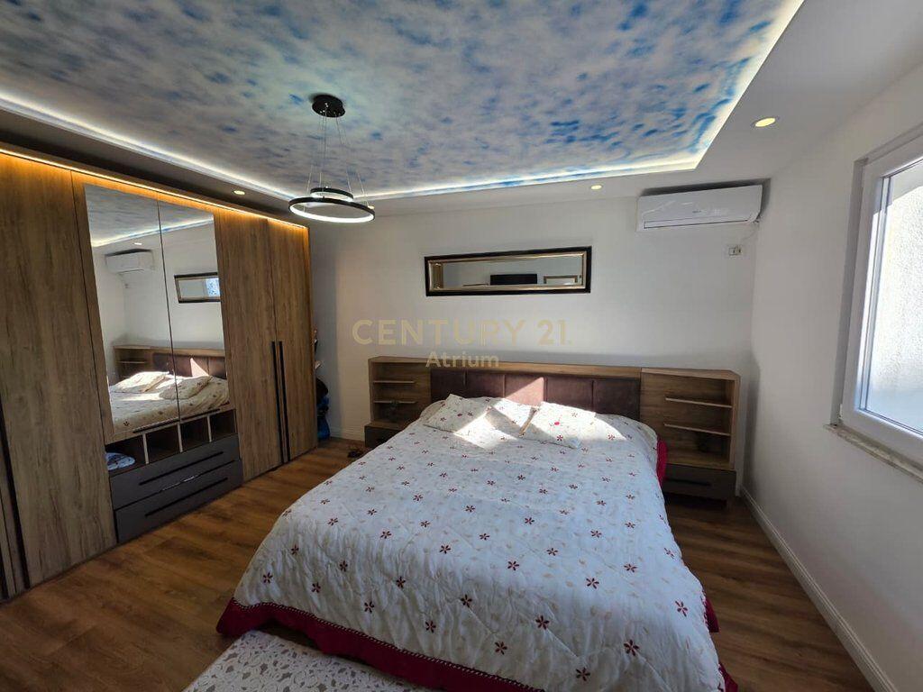 Vile 2-kateshe per shitje prane Tv Klan