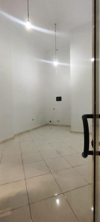 Shop for Rent – Strategic Location near Kosovareve Road