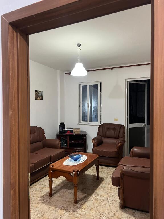 Jepet Me Qera Apartament 1+1+1 Ballkon
