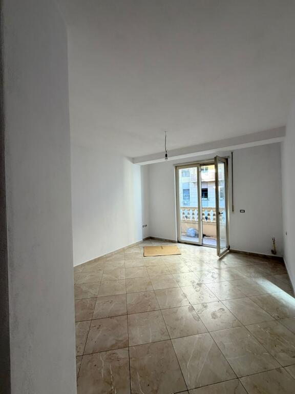 🏢 Appartamento/ufficio in affitto vicino al centro di Tirana