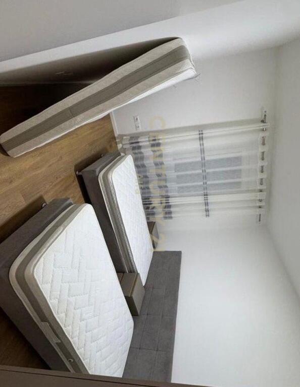 Jepet me qira apartament 2+1+2 me ballkon, në kompleksin Trio Towers