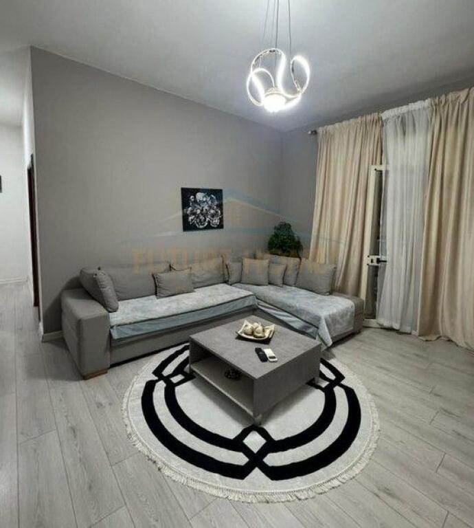 Qera, Apartament 1+1 , Rruga e Barrikadave, Tirane