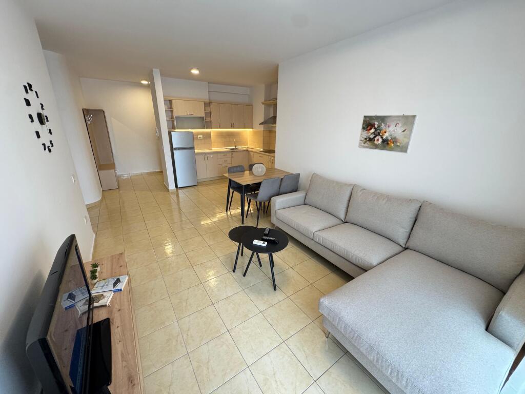 📣 AFFITTO Appartamento 1+1 📍Via Don Bosko, Vicino alla chiesa 💶 Prezzo 50.000 Lek ✨  