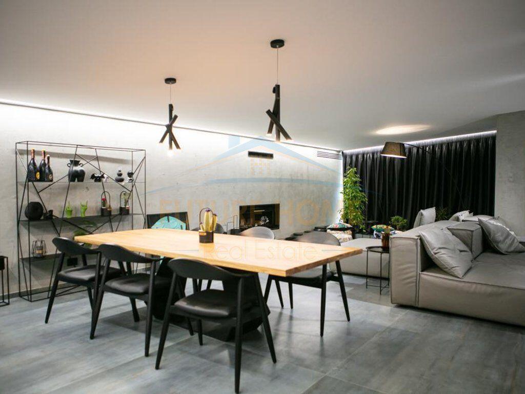 Shitet, Penthouse 3+1+3+2 Poste Parkimi, Liqeni i Thate, Tirane.