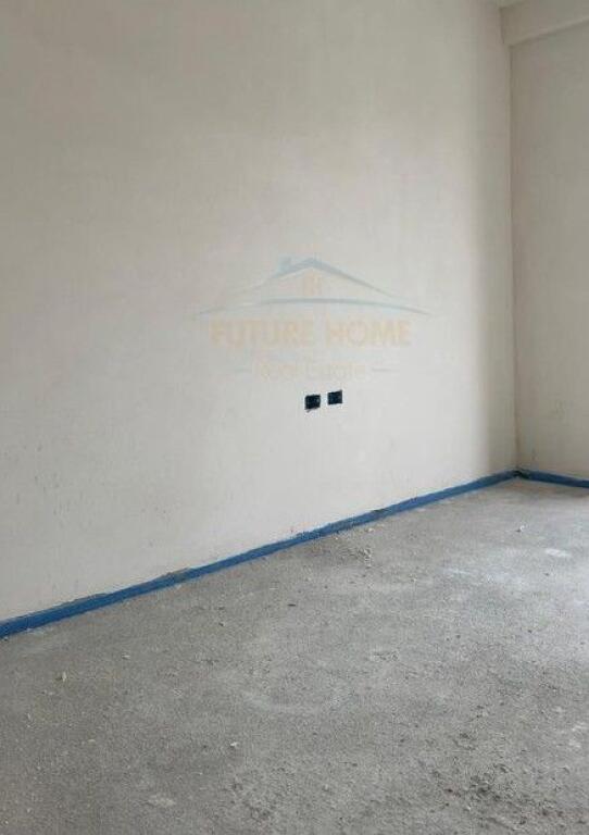 Shitet, Apartament 2+1, Ali Demi, Tiranë.