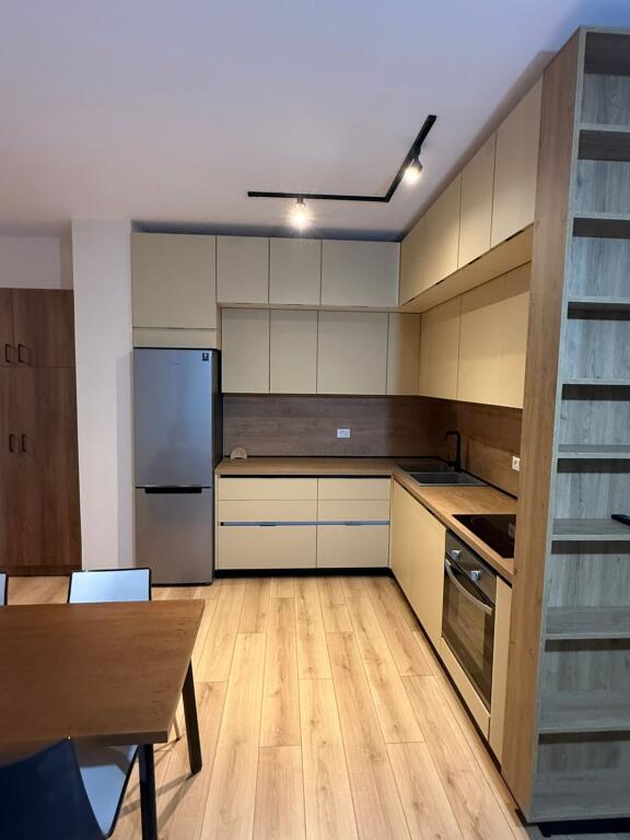 Apartament 2+1+2 per Qera Zogu i Zi