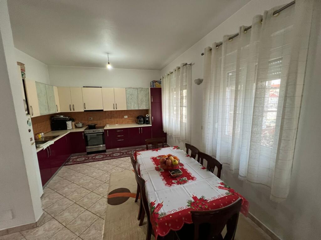 Occasione!!! Al Rondo di Sauku, vicino al Lago Artificiale, in vendita Ville su 3 Piani