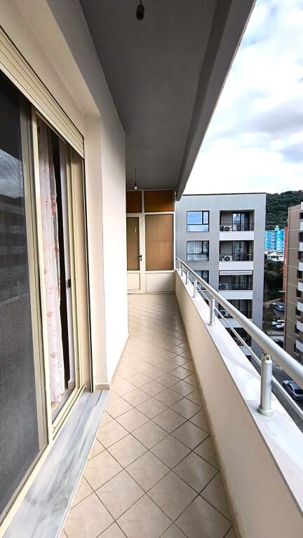 Apartament shume i madhe ne Lungomare