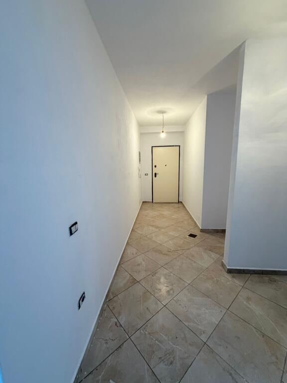 🏢 Appartamento/ufficio in affitto vicino al centro di Tirana