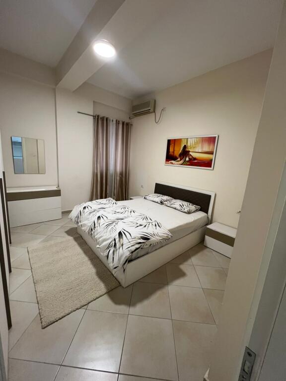 Jepet me qera super apartament 1+1 5 Maji Concord Center 550 Euro