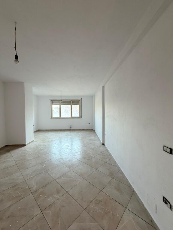 🏢 Appartamento/ufficio in affitto vicino al centro di Tirana