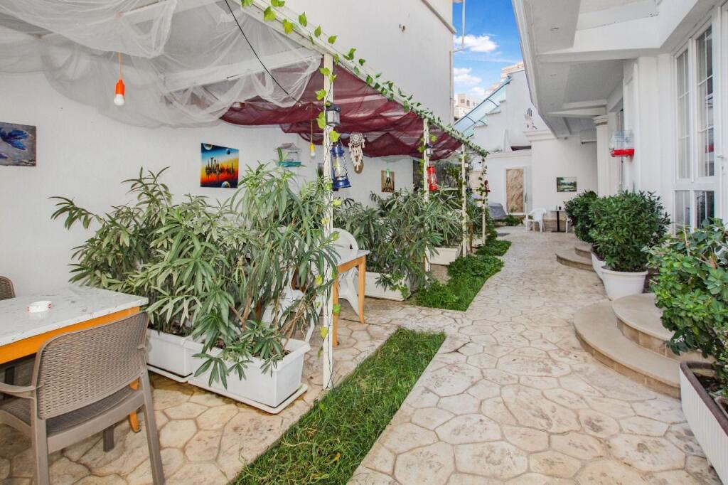 Shitet hotel ne Qender te Tiranes