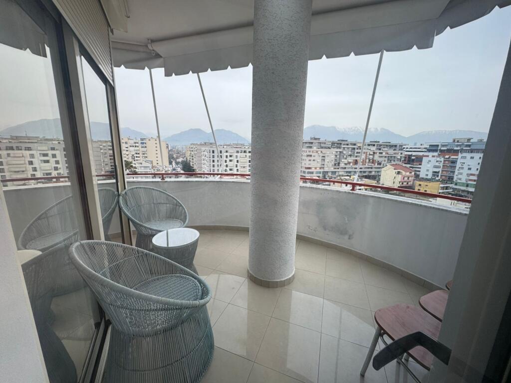 Apartament 2+1, Astir!