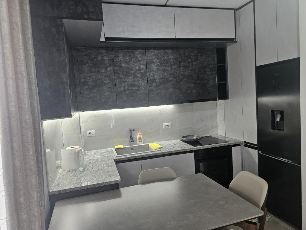 Jepet me qera 2+1+ post parkimi Univers City