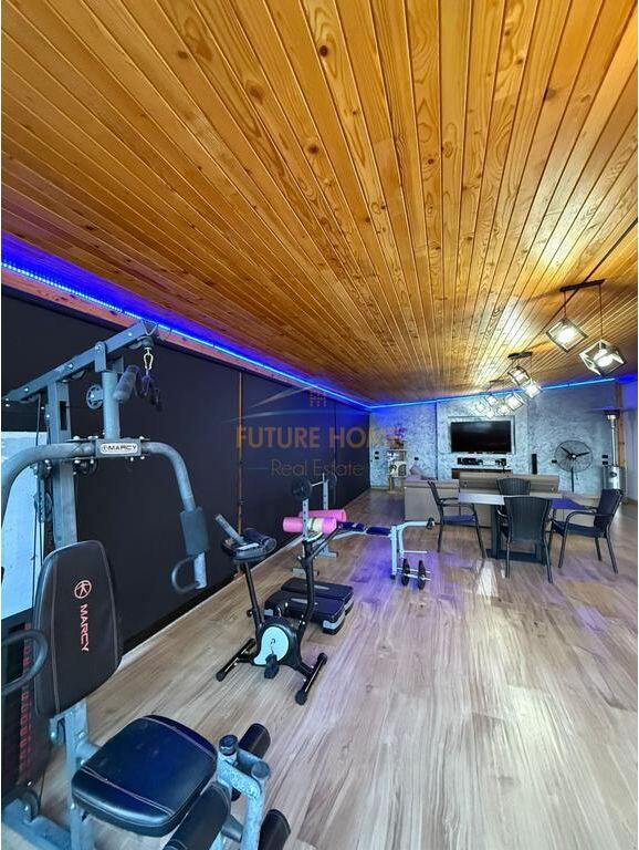 Shitet, Penthouse, Qesarak, Tirane