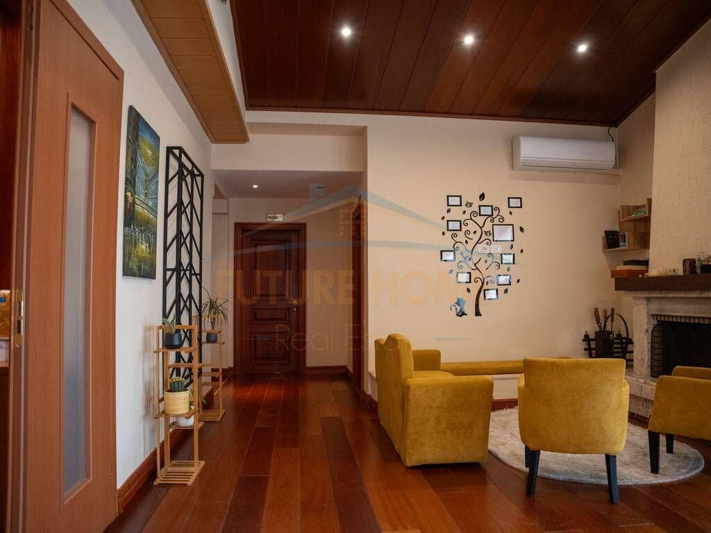 Shitet, Penthouse, Kodra e Diellit,Tiranë!!