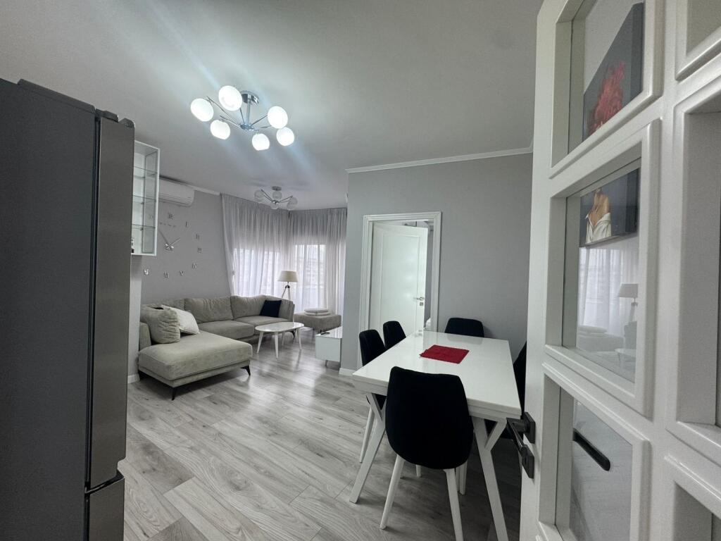 Apartament 2+1, Astir!