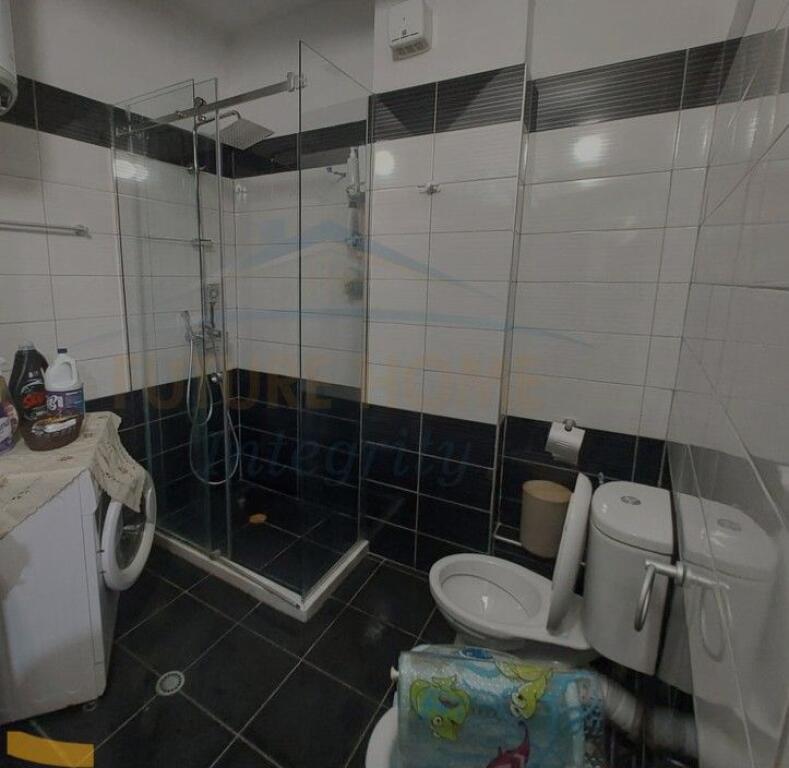 In vendita, Appartamento 1+1+2 Balconi, Nuova Maternità, Tirana.