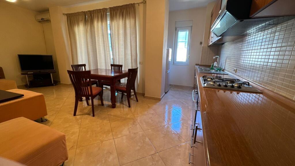 Apartament 2+1 per qira Liqeni Thate