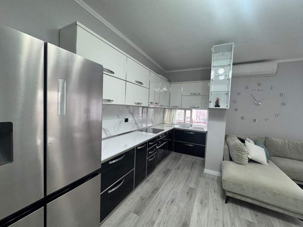 Apartament 2+1, Astir!