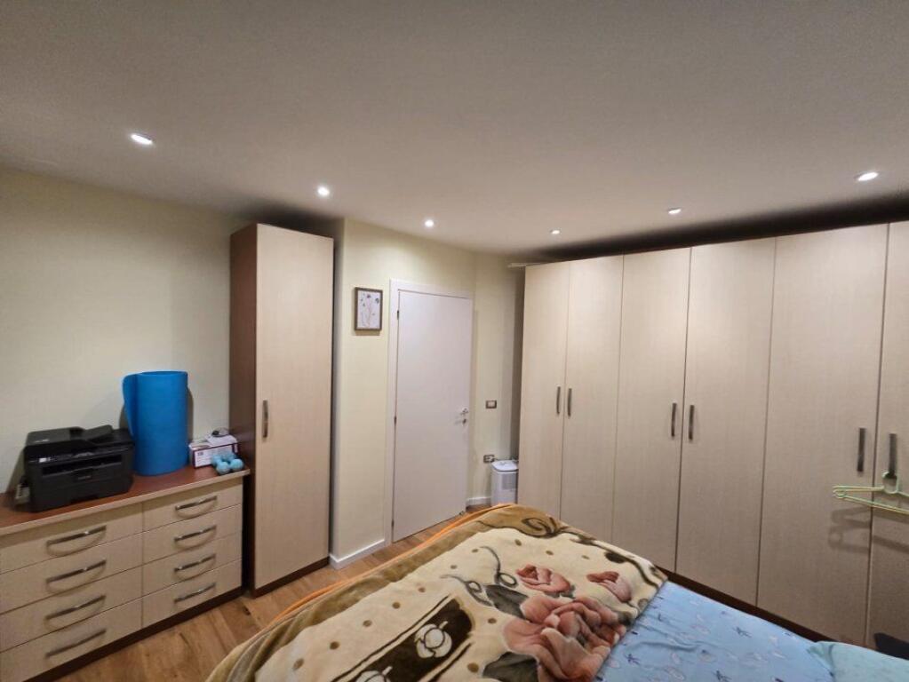 Jepet me qera apartament 2+1 5 Maji 450 Euro
