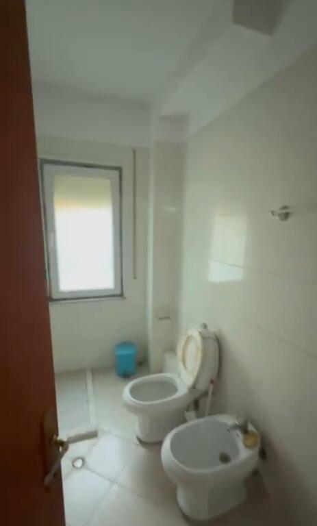 Shitet  apartament  3+1+2  +1 post parkim  Kodra e diellit  