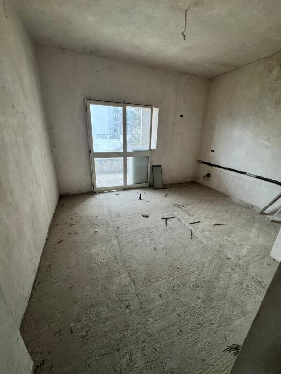 🏡 VENDESI PRIVATA SU DUE PIANI IN VENDITA – KODRA E PRIFTIT