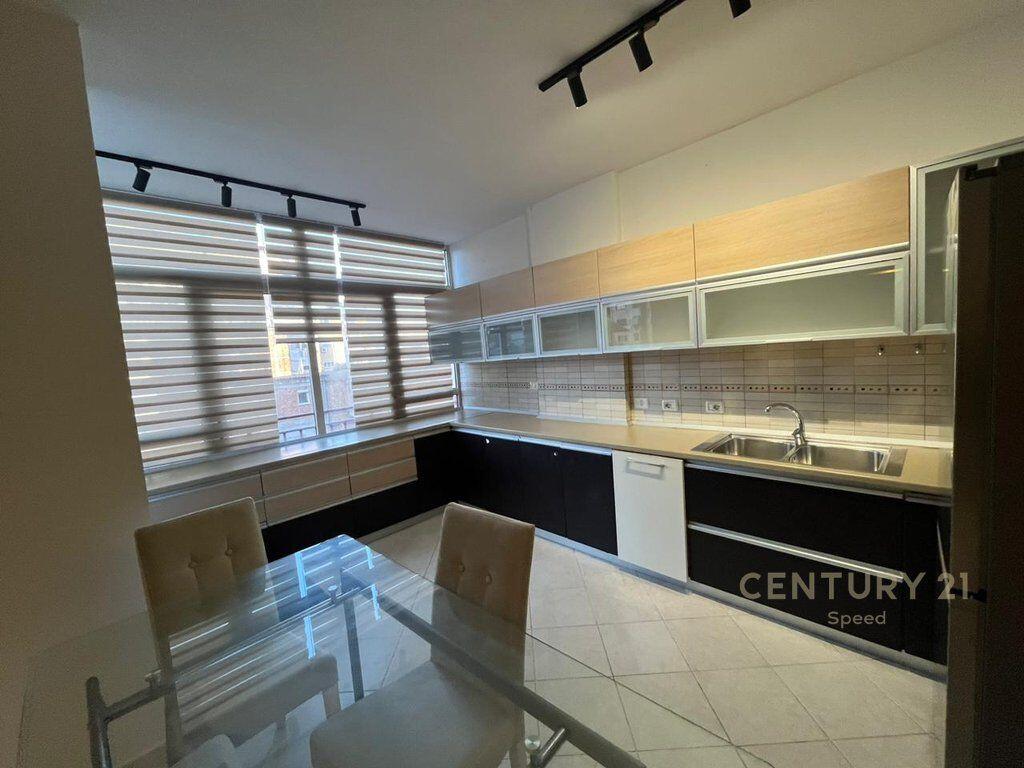 Appartamento 2+1+2 in Affitto vicino al Lago di Tirana!! 900 € /Mese