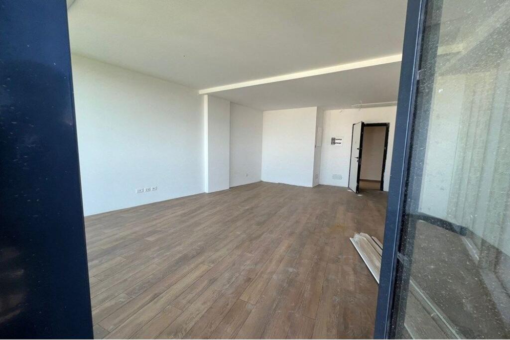 OFFICE SPACE FOR RENT AT LAKE VIEW!